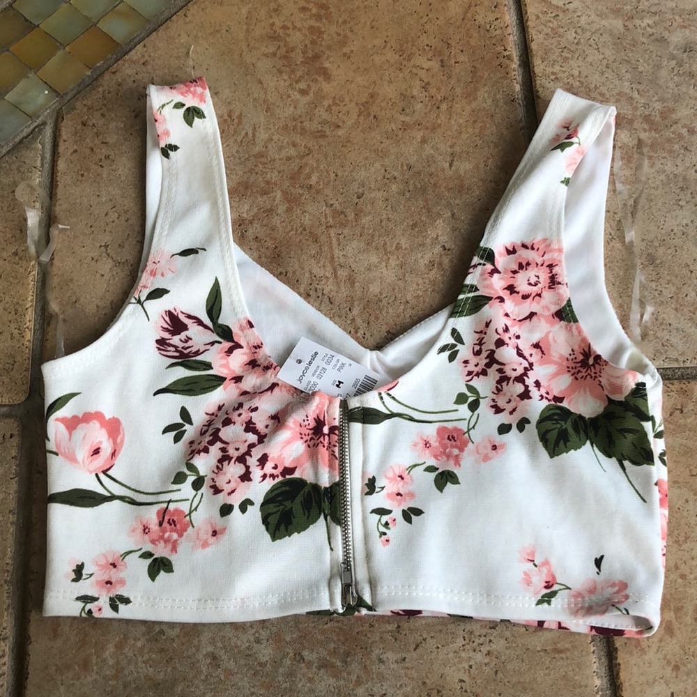 White Floral V neck crop top - Picture 3 of 4